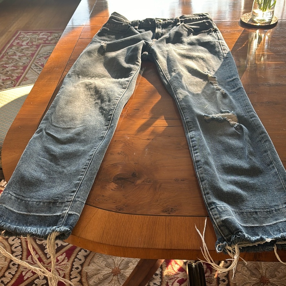 FRAME Le Boy distressed jeans